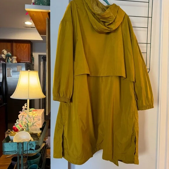 Great Old Navy Plus Size Raincoat in Green-yellow Chartreuse color - Picture 3 of 14